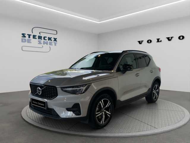 Volvo XC40 Plus, B3 Mild hybrid, Benzine, Dark + Pilot Assist + H&K + Park Assist V&A + …